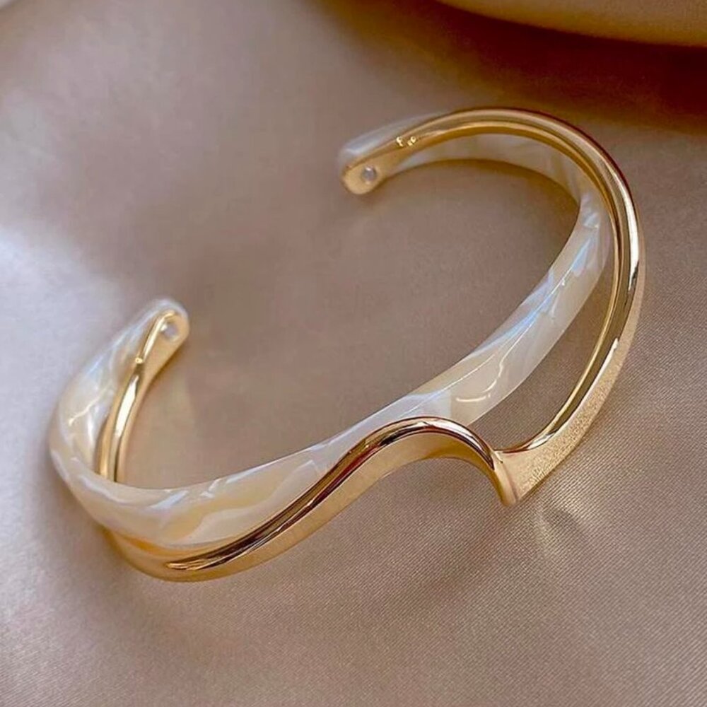 Layered Twist Cuff Bangle – Elegant and Fashionable